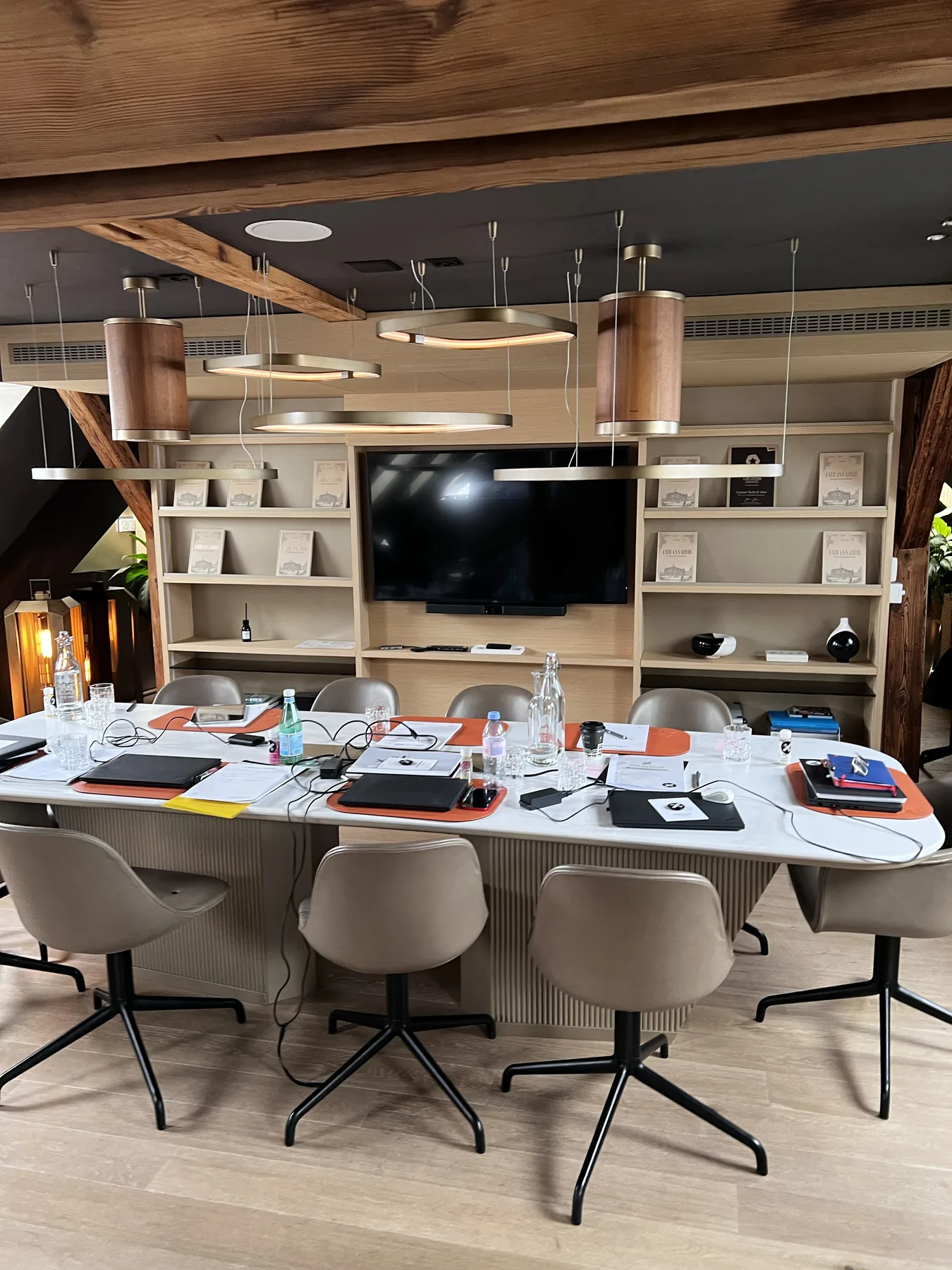 A Zürich workshop room prepared with a device, workbook and materials for every participant